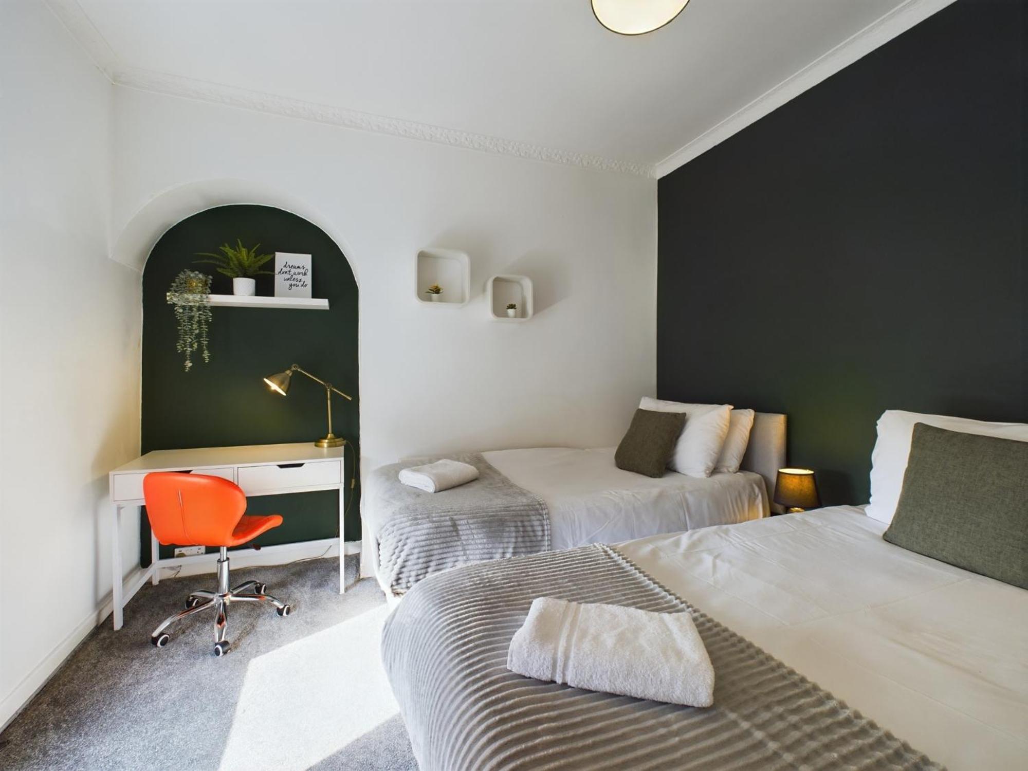 Charming Apartments - Cosy Retreat - Short Drive To City Centre - Free Parking ليفربول المظهر الخارجي الصورة